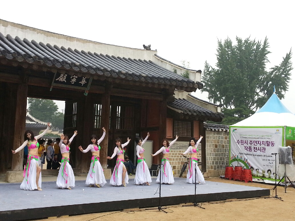 동아리팀 빗 속 공연